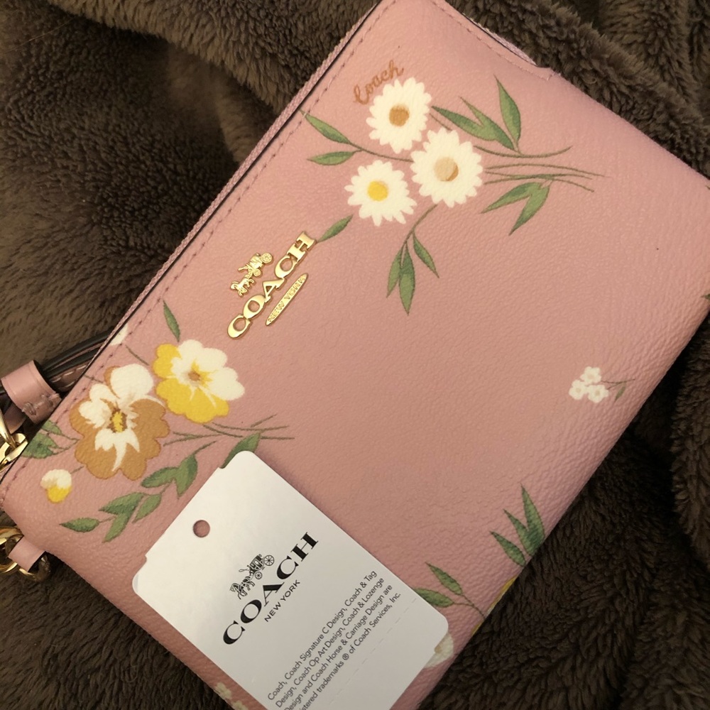 NWT Coach gorgeous floral wristlet with a charm!! NO BOX - Picture 2 of 4